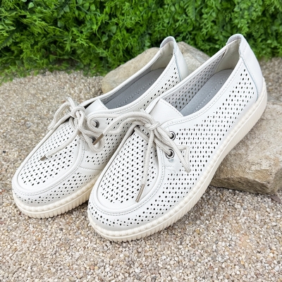Жіночі мокасини перфорована шкіра Е-002024 Бежеві